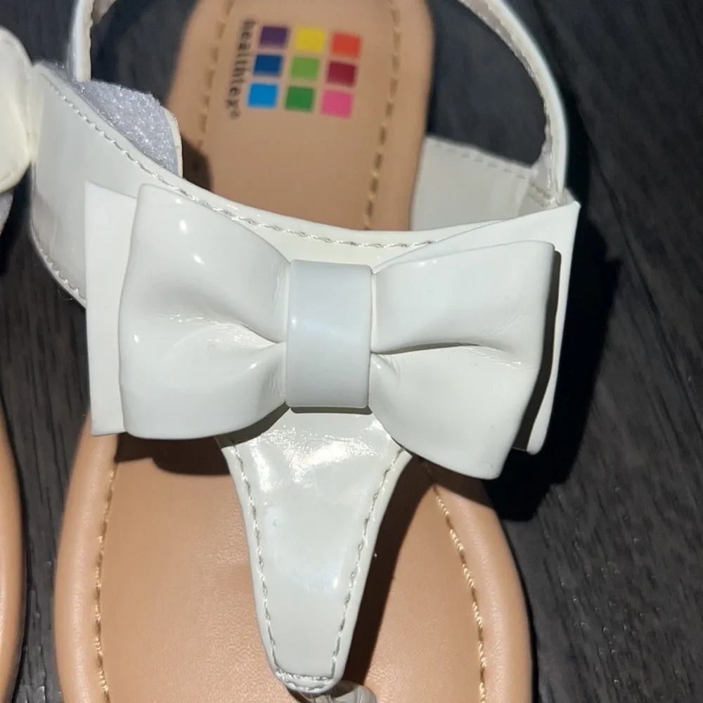 Toddler patent like leather thong bow sandals